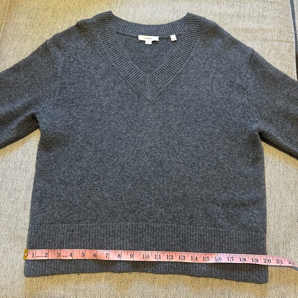 Vince Wool/Cashmere blend V-neck - Picture 7 of 9